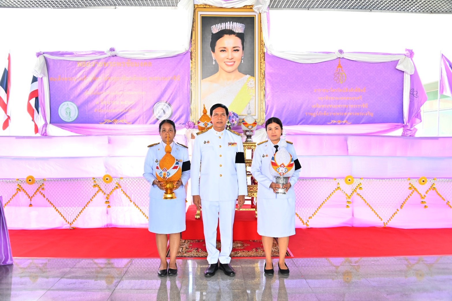 กรมบังคับคดี ร่วมทำบุญตักบาตร ข้าวสารอาหารแห้ง ร่วมพิธีสงฆ์ และวางพานพุ่ม เนื่องในโอกาสวันเฉลิมพระชนมพรรษาสมเด็จพระนางเจ้าสุทิดา พัชรสุธาพิมลลักษณ พระบรมราชินี